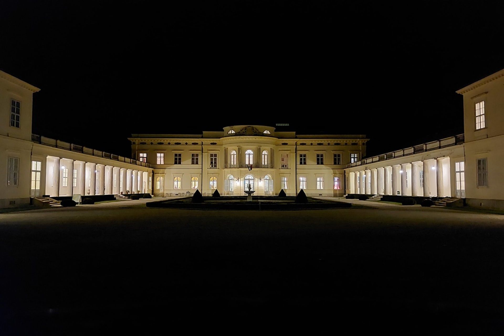 Gyertyafényes kastélylátogatás